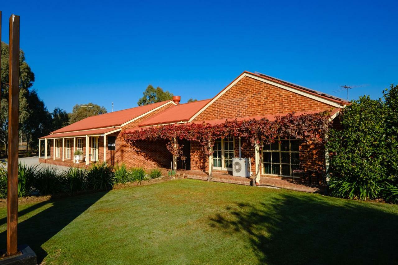 Lydoun Motel Chiltern Exterior photo
