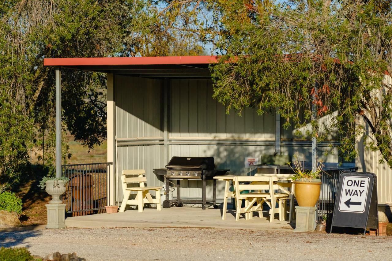 Lydoun Motel Chiltern Exterior photo